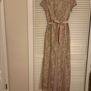 Adrianna Papell Lacey beige gown size 8 NWT $259